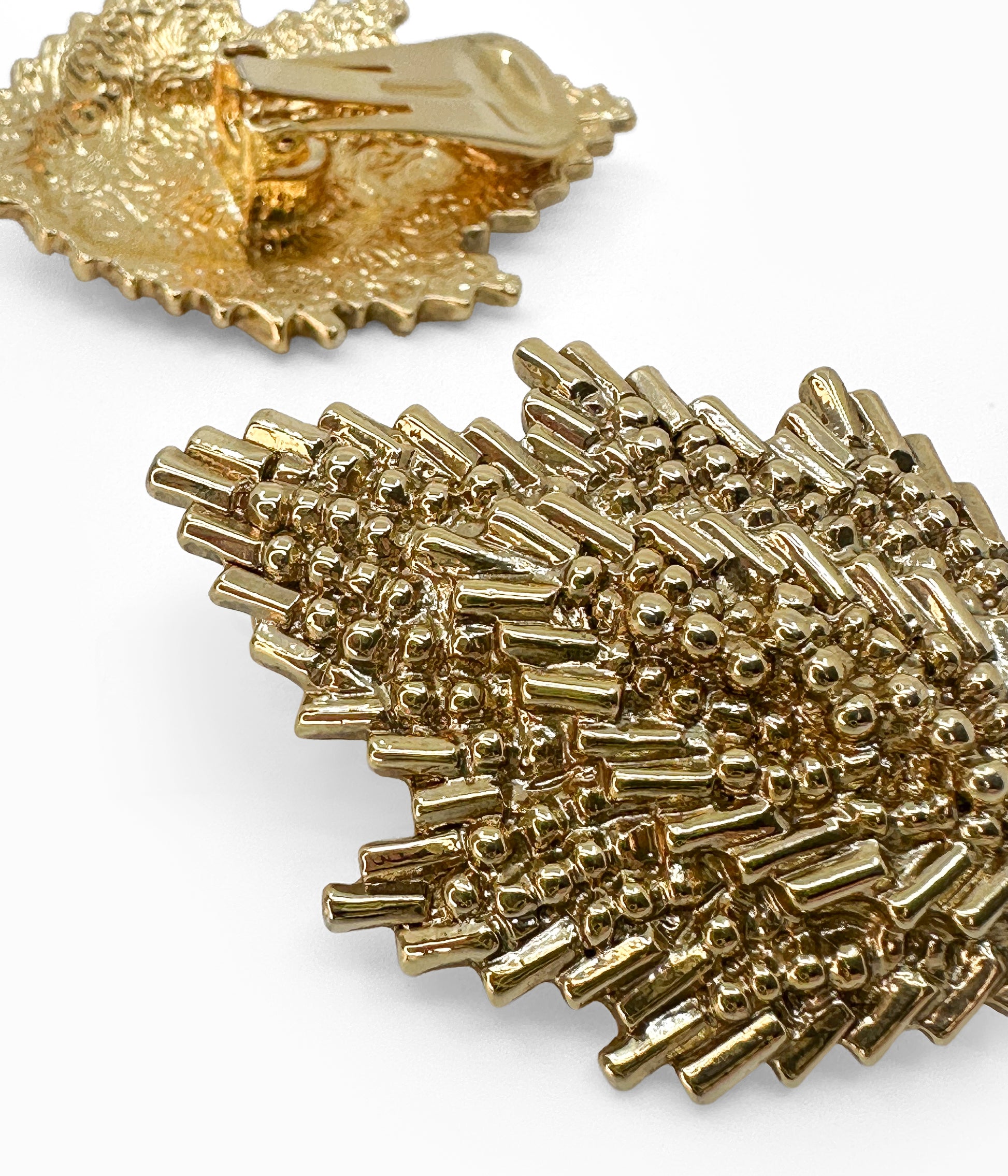 Vintage 1980's Gold Tone Leaf Button Earring (NOS)