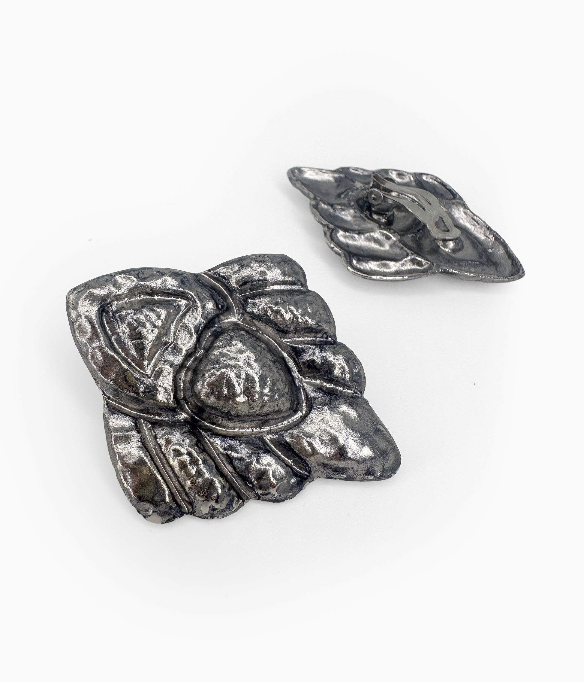 Vintage 90's Silver Tone Hammered Motif Diamond Shaped Earrings