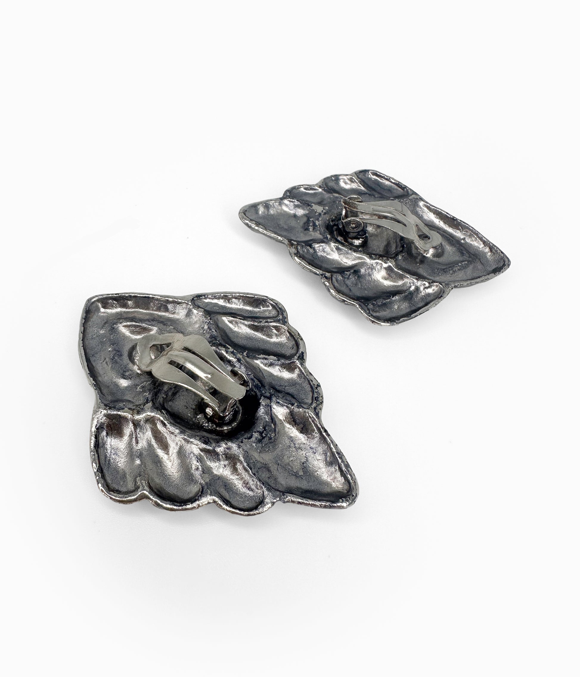 Vintage 90's Silver Tone Hammered Motif Diamond Shaped Earrings