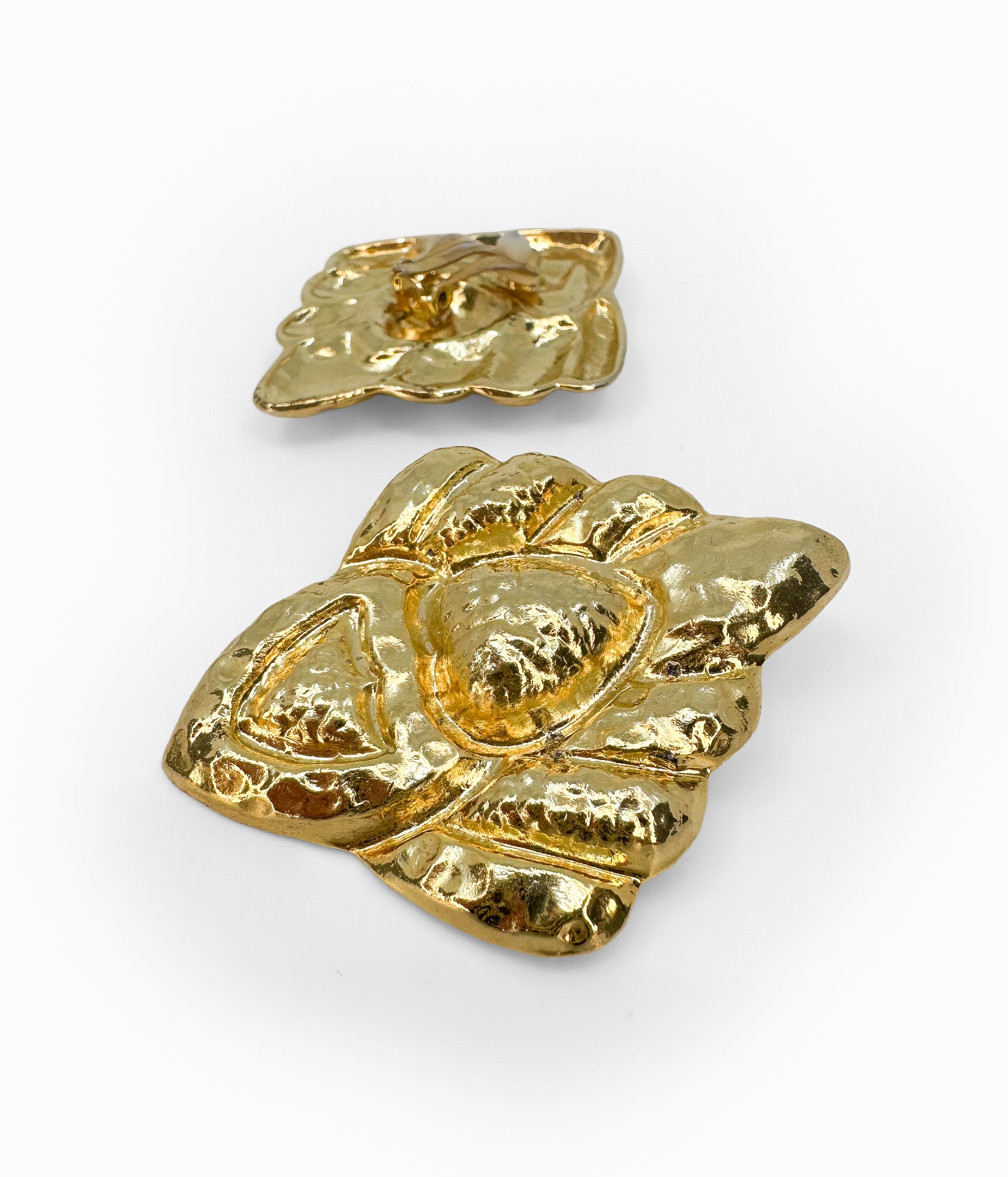 Vintage 90's Gold Tone Hammered Motif Diamond Shaped Earrings